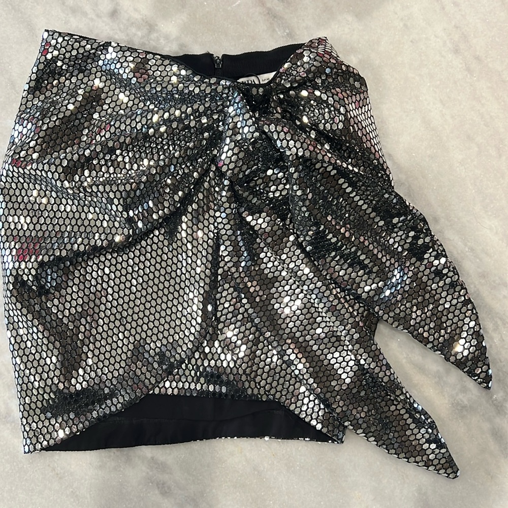 ZARA silver and black mini skirt✨🪩🖤